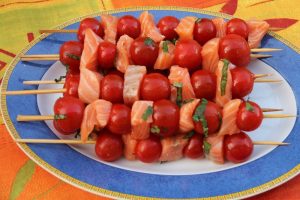 Brochettes de saumon aux tomates cerises à la plancha