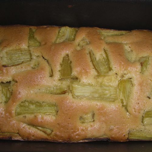 Cake moelleux à la rhubarbe