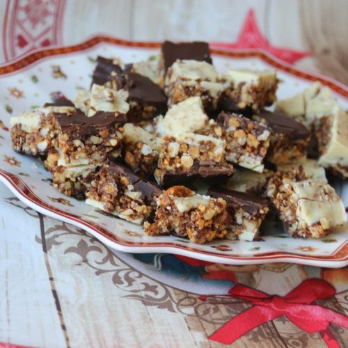 Carrés aux noix mixtes et aux deux chocolats