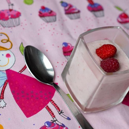 Mousses-de-fraises-et-framboises-au-mascarpone