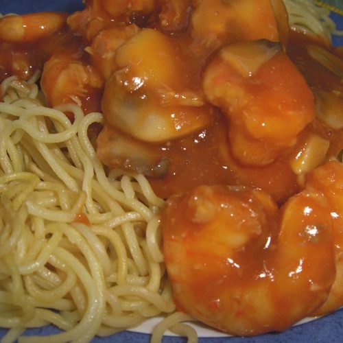 Nouilles sautées aux crevettes et aux champignons