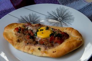 Pizza turque, pide à la viande