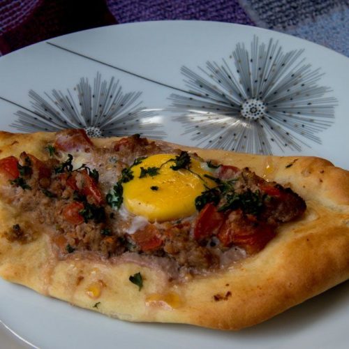 Pizza turque, pide à la viande
