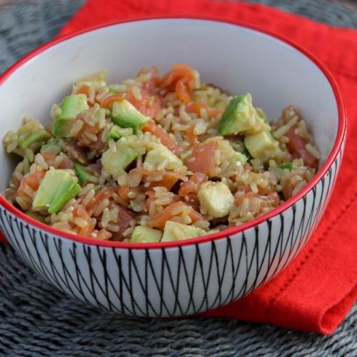 Poke bowl au saumon et à l'avocat