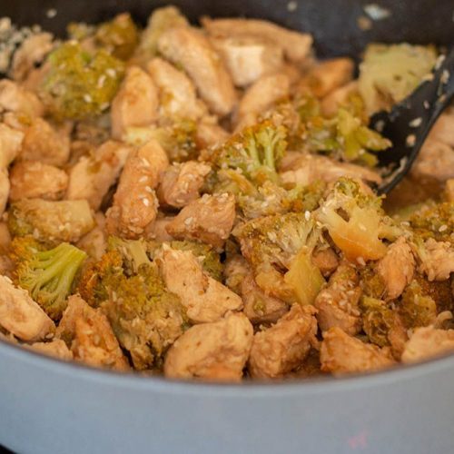 Saute-de-brocolis-et-poulet-au-sesame