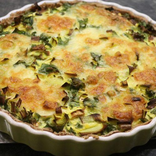 Tarte au chou kale (chou vert frisé) poireau et mozzarella