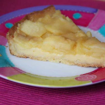 Tarte aux pommes confites à la crème vanillée