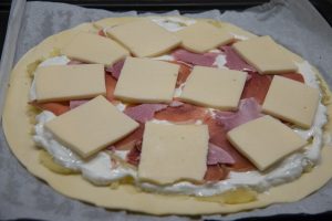 Tourte au jambon et au fromage à raclette