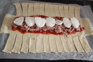 Tresse feuilletée au thon et à la Mozzarella