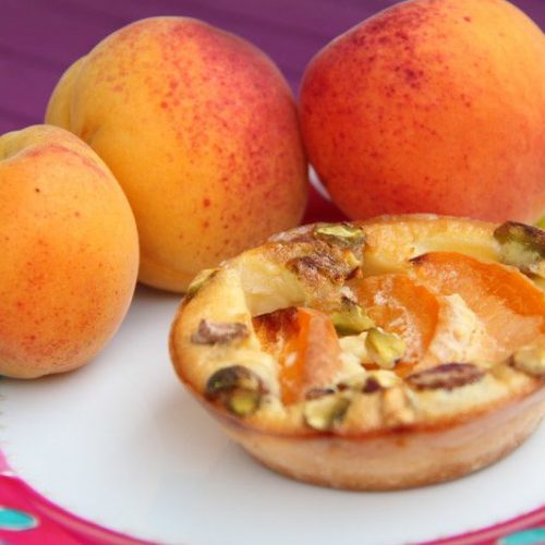 Clafoutis aux abricots, aux pistaches et au lait d'amande