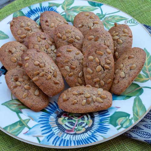 Madeleines-saveur-vanille-aux-pignons-de-pin-1