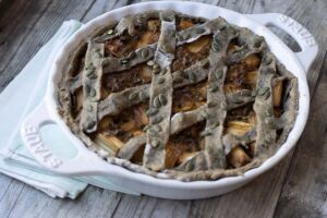 Crostata d'épeautre aux asperges et aux petits pois