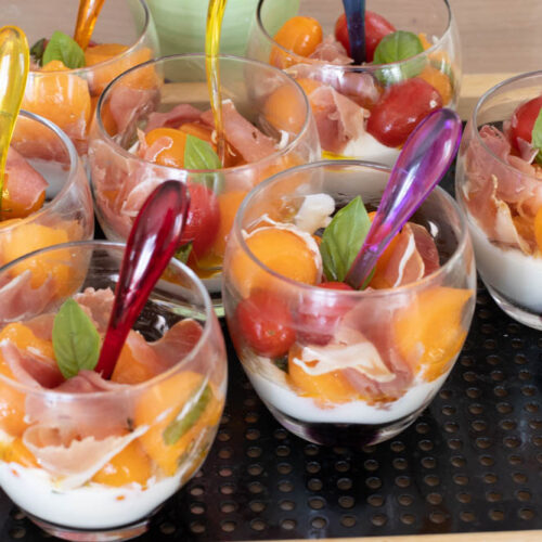 Verrines tomates jambon cru ricotta et melon